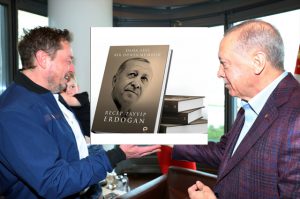 Farce? :”Eine gerechtere Welt ist möglich”- Erdoğan überreicht Elon Musk in New York sein Buch