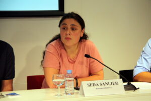 Verhaftung der schwedisch-türkischen Journalistin Seda Sanlier am Flughafen in der Türkei löst Proteste aus