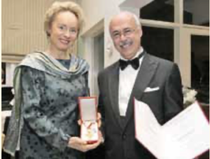 Austrotürke: Dr. Cüneyt Günak erhält das Goldene Verdienstzeichen der Republik