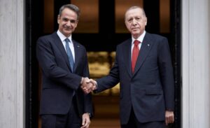 Mitsotakis: „Wir müssen die Abschreckungskraft unserer Streitkräfte durch Geld erhöhen“.