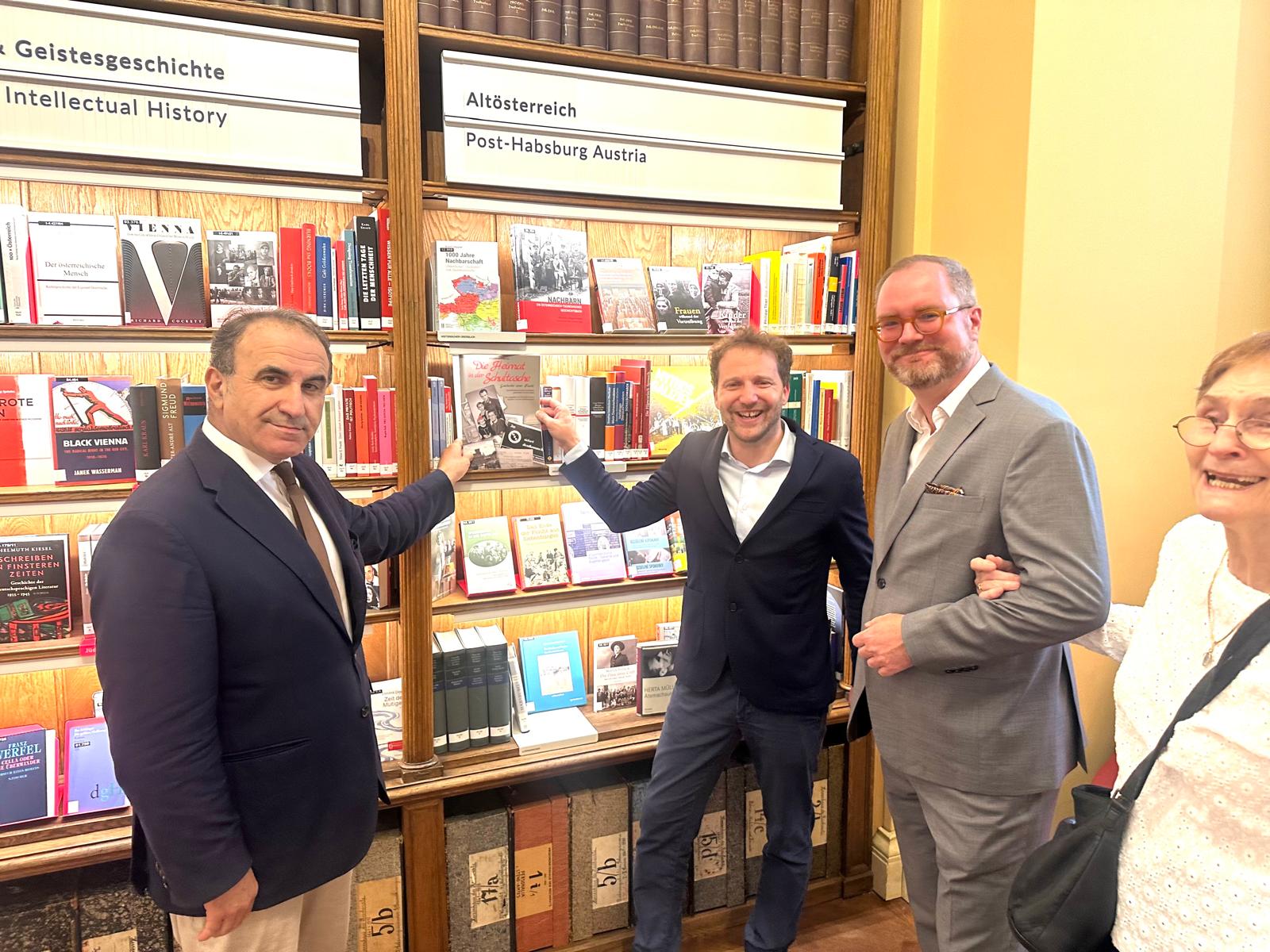 Ein österreichischer Verleger mit türkischen Wurzeln bringt österreichische Erinnerungsgeschichte ins Parlament